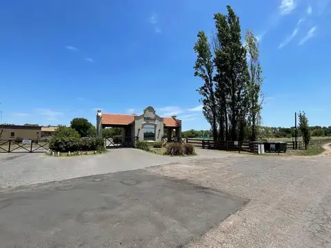 Lote de 1210 m² en venta – Club de Campo Los Palenques, Manzanares – Vista al polo