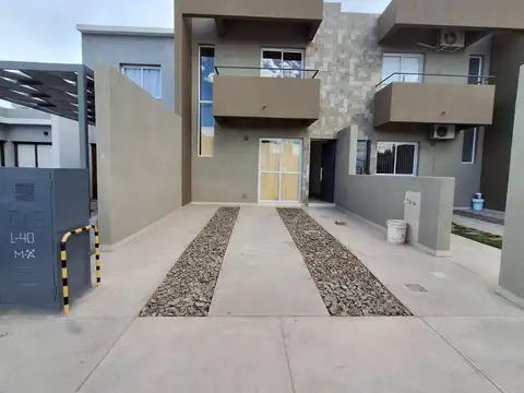 IMPERDIBLE DUPLEX DE TRES DORMITORIOS, GUAYMALLÉN