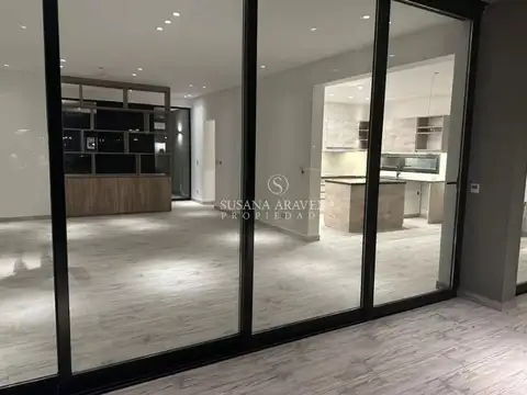 Casa en Venta con 4 cocheras