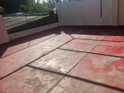 depto 4 amb c/amplio patio c/parrilla