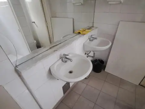 Oficina en Alquiler con 1 cochera