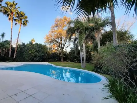 Casa 8 ambientes con 8 baños