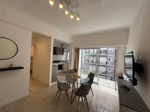 2 AMBIENTES AL FRENTE CON BALCÓN SALIENTE