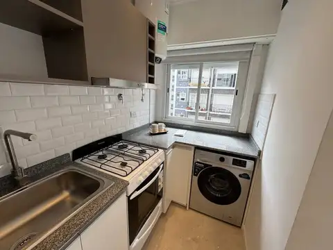 2 AMBIENTES AL FRENTE CON BALCÓN SALIENTE