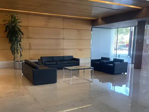 Oficina en Alquiler con 6 cocheras