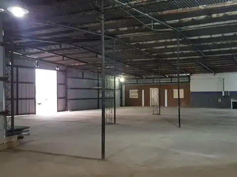 Galpón 560 mts2 en lote de 2500 mts,  en cercanías de la estación YPF y la ruta 65