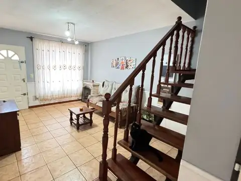 Casa 6 ambientes con 2 baños