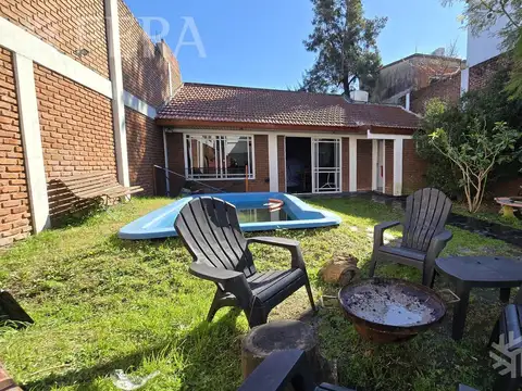 Venta casa 4 ambientes con cochera en Villa Dominico