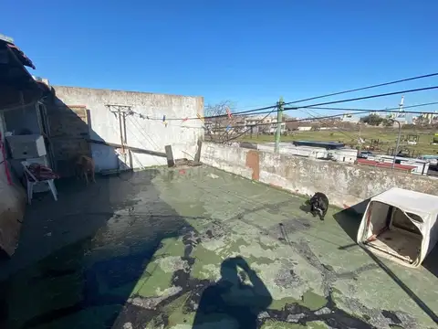 Venta de departamento tipo casa de 3 ambientes con local