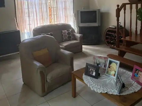 Casa 3 ambientes con 2 baños