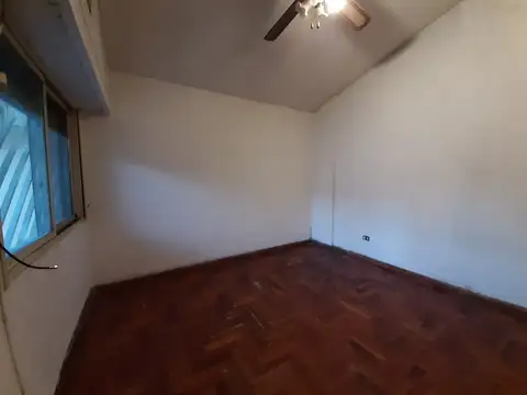 Donovan 1300, Piso 1