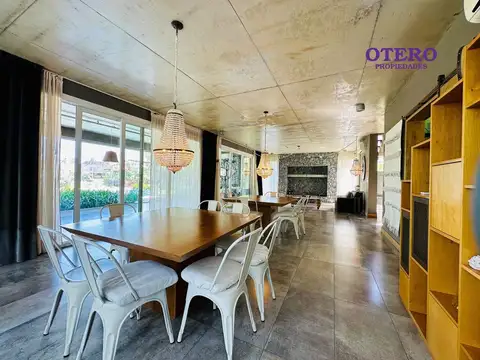 Casa 5 ambientes con 4 baños