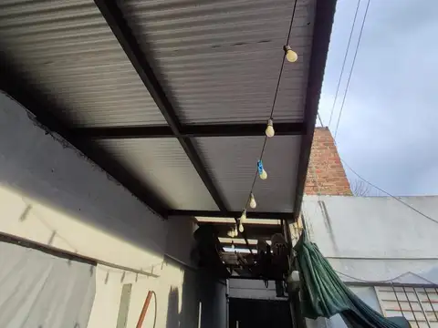 Casa 4 ambientes con 1 baño