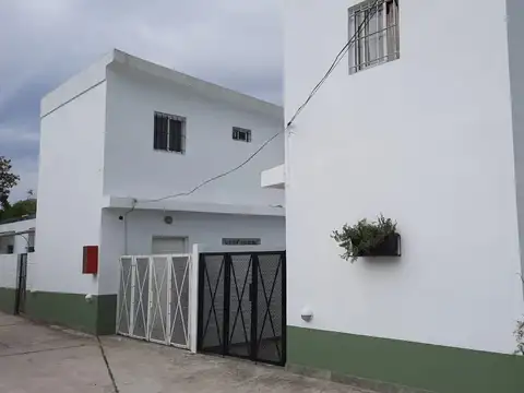 Departamento en venta c/ cochera en Garín