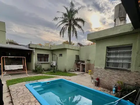 Casa con pileta - Barrio belgrano