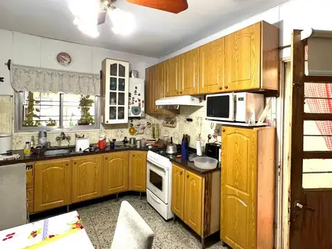 Casa 5 ambientes con 2 baños