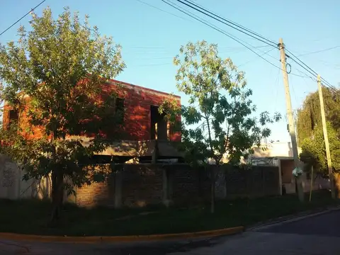 ESCUCHAMOS TODA PROPUESTA. Oportunidad para inversor: casa y otra a terminar