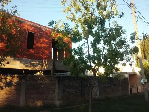 Casa 6 ambientes con 2 baños