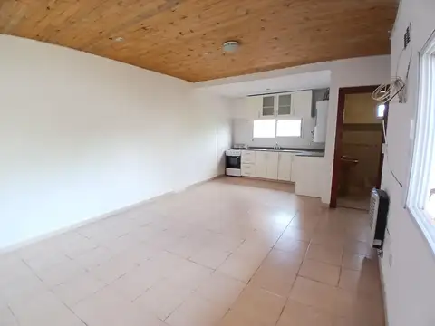 Depto Tipo Casa en Alquiler en Liniers, $ 750.000