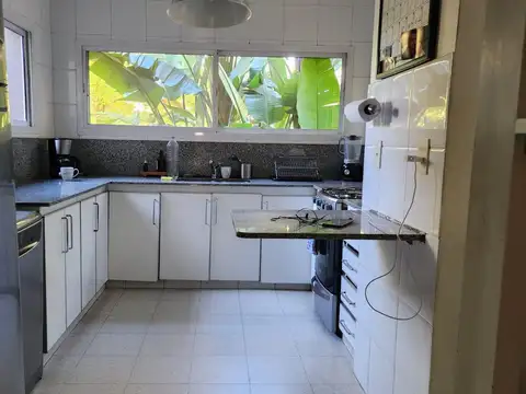 Casa en venta, Barrio Altamira, 5 ambientes, Jardín con pileta, Tigre.