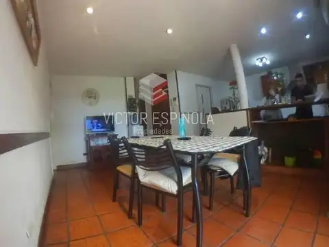 Casa 5 ambientes con 2 baños