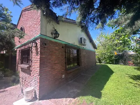 Casa 5 ambientes con 3 baños