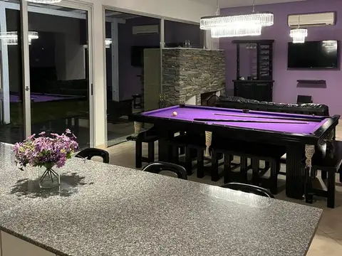 Casa 4 ambientes con 2 baños