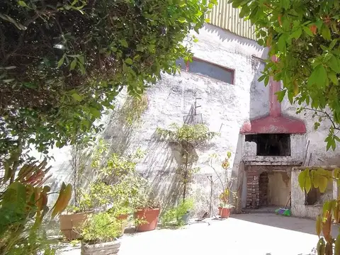 Venta Casa 4 amb + Galpón