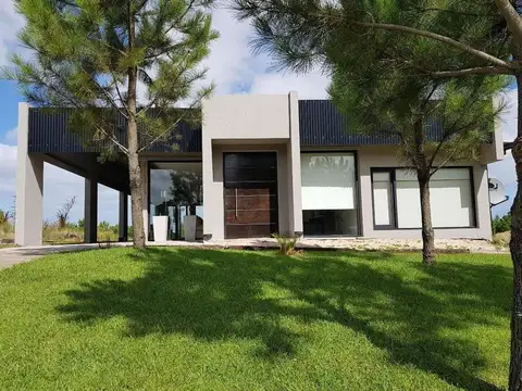 Casa 4 ambientes con 3 baños