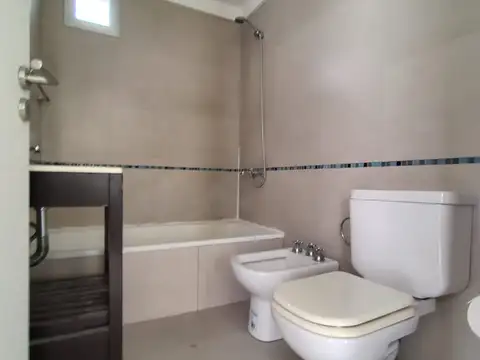 EXCELENTE AMBIENTE LUMINOSO AMPLIO – A 1 CDRA AVENIDA SAN MARTIN - FACULTAD y JARDINES AGRONOMIA