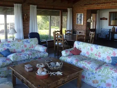 Casa en Alquiler - Zona Lasalle / REF: 8995