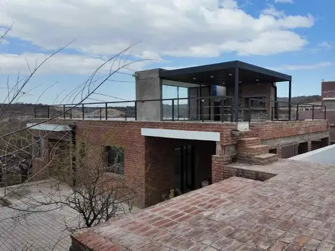 Casa en Venta con 3 cocheras