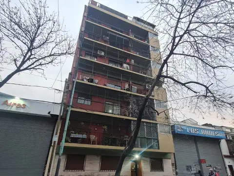 DEPARTAMENTO 2 AMBIENTES PB CON 2 PATIOS