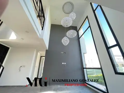 Casa 5 ambientes con 4 baños