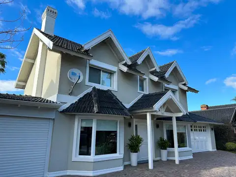 Casa PREMIUM 4 ambientes | Echeverria del Lago | Pileta interna