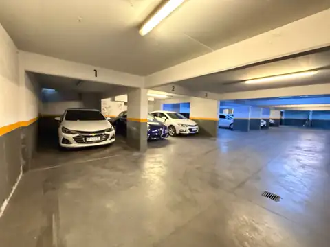 Cochera Amplia en alquiler!