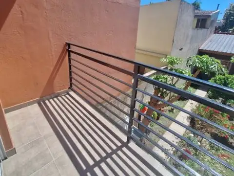 Depto Tipo Casa en Alquiler de 2 dormitorios