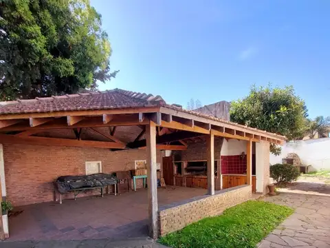 Casa en Venta con 20 cocheras