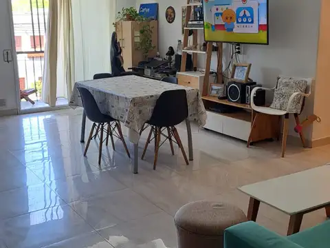 Amplio depto 3 amb con balcón corrido al frente