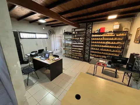 Galpon en Venta 54  mts Fondo