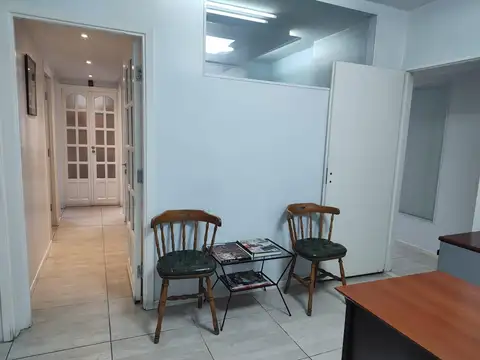 Oficina 6 ambientes con 1 baño