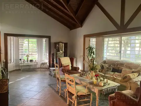 Casa en Venta de 6 ambientes. Parque Sakura. Acepta dpto parte de pago.