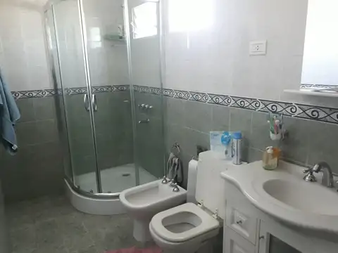 VENDO EXCELENTE CASA EN 1 DE MAYO 