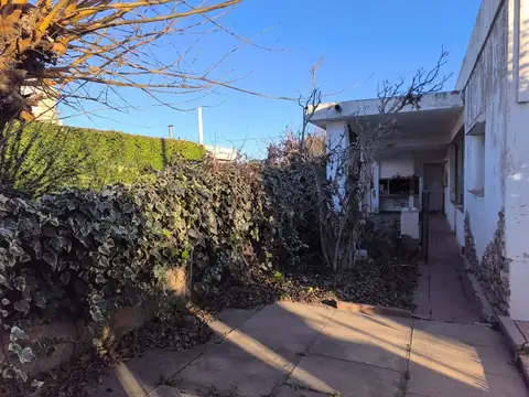 VENTA CASA A RECICLAR + 2 DPTOS EN ALTA GRACIA