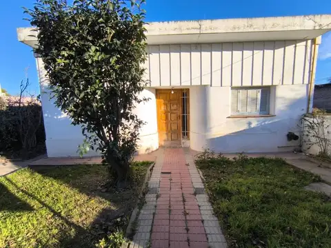 VENTA CASA A RECICLAR + 2 DPTOS EN ALTA GRACIA