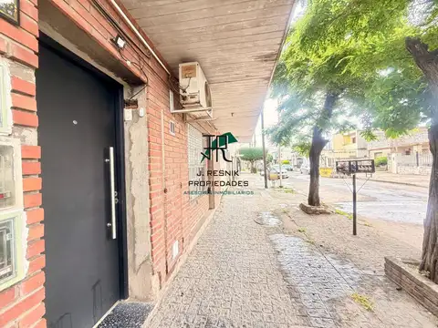 EXCELENTE CASA TIPO CHALET CON PILETA