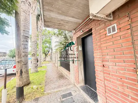 EXCELENTE CASA TIPO CHALET CON PILETA