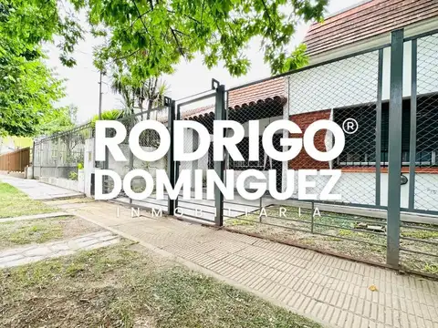 APTA CRÉDITO. Casa  en Venta en Adrogué, Almirante Brown, G.B.A. Zona Sur