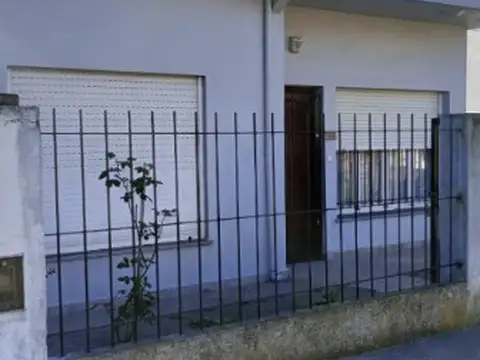 VENTA CASA EN BLOCK CON PATIO