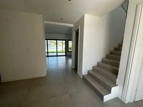 Casa 6 ambientes con 3 baños